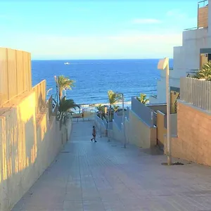 los-patios-tranquilos-el-medano-beach-apartment.adeje-hotels.com/